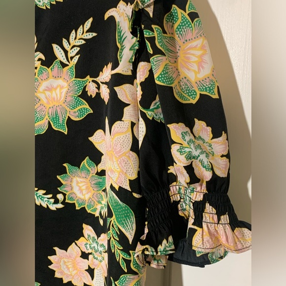 5/$25 Item: Who What Wear Floral Blouse - Picture 2 of 9